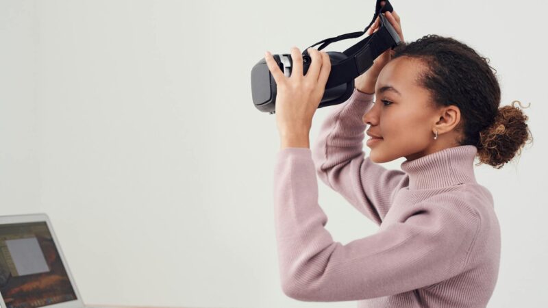 برنامج الإمارات الفضائي يحقق تقدماً في مهمات المريخ والقمر