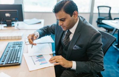 قطاع الأدوية والتقنية الحيوية يبرز كمحرك اقتصادي جديد في الشرق الأوسط