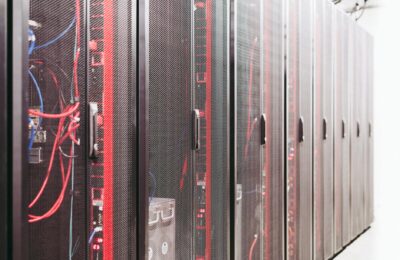 مراكز بيانات سحابية تمثل البنية التحتية الرقمية المهددة في الخليج | Cloud data centers representing threatened digital infrastructure in the Gulf