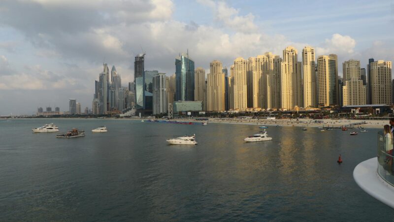 شقق دبي مارينا المطلة على الواجهة البحرية - Dubai Marina waterfront apartments