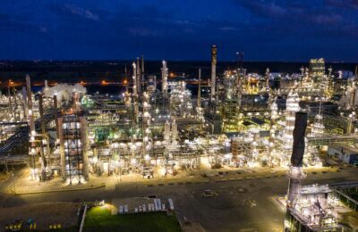 Oil refinery - Oil prices break $100 March 2026 | مصفاة نفط - أسعار النفط تتجاوز 100 دولار مارس 2026