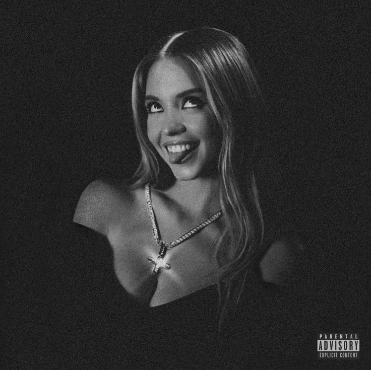 Sydney Sweeney - Fashion and Entertainment Icon