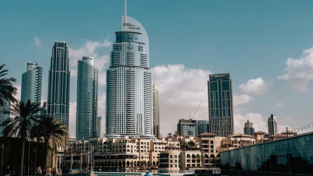Dubai skyline luxury real estate market