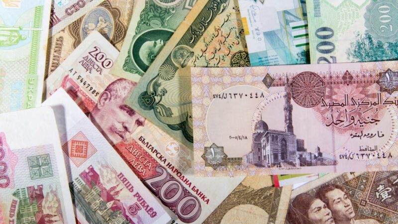 الجنيه المصري يتقوى - Egyptian pound strengthens