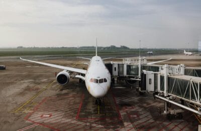 Commercial aircraft at a Gulf airport terminal representing the Emirates vs Qatar Airways rivalry
