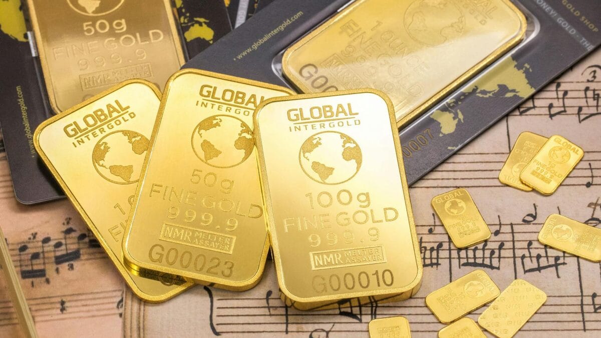 Gold vs Treasury bonds safe haven investment comparison 2026