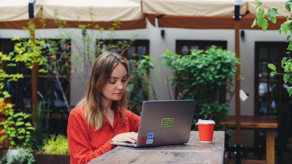 Remote worker in Dubai cafe with laptop